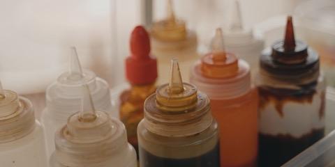 Botol bahan masakan di dapur